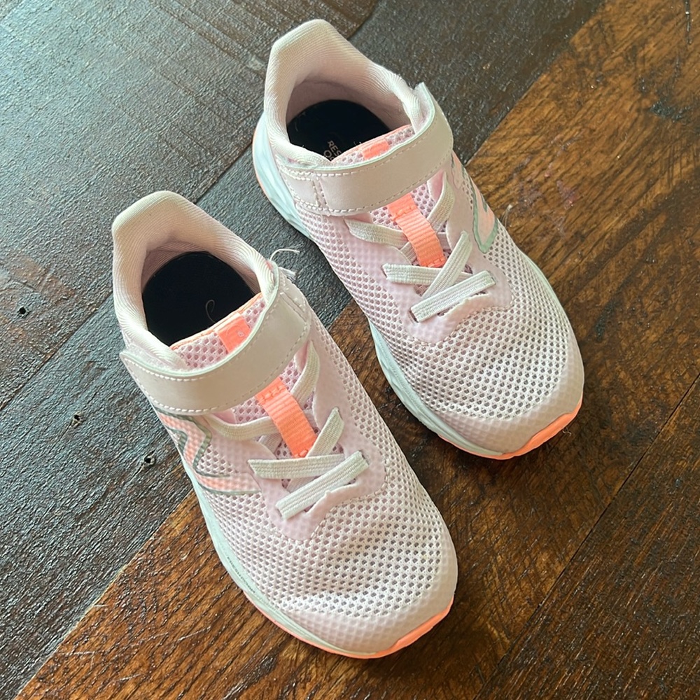 New balance toddler 9 shoes. Pale pink with neon pink